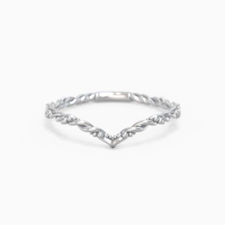 V-Shape Ring with Twisted Band